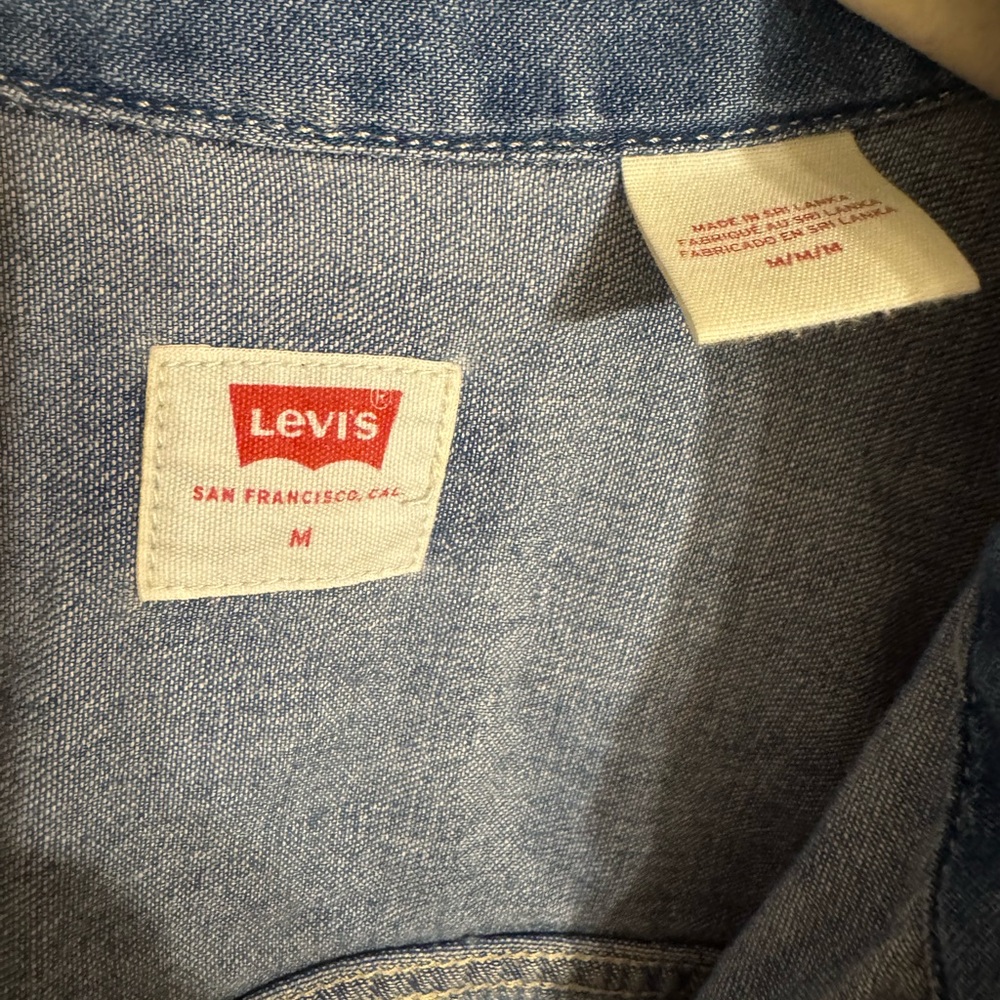Levi's Light Blue Denim Button Up - Picture 4 of 5
